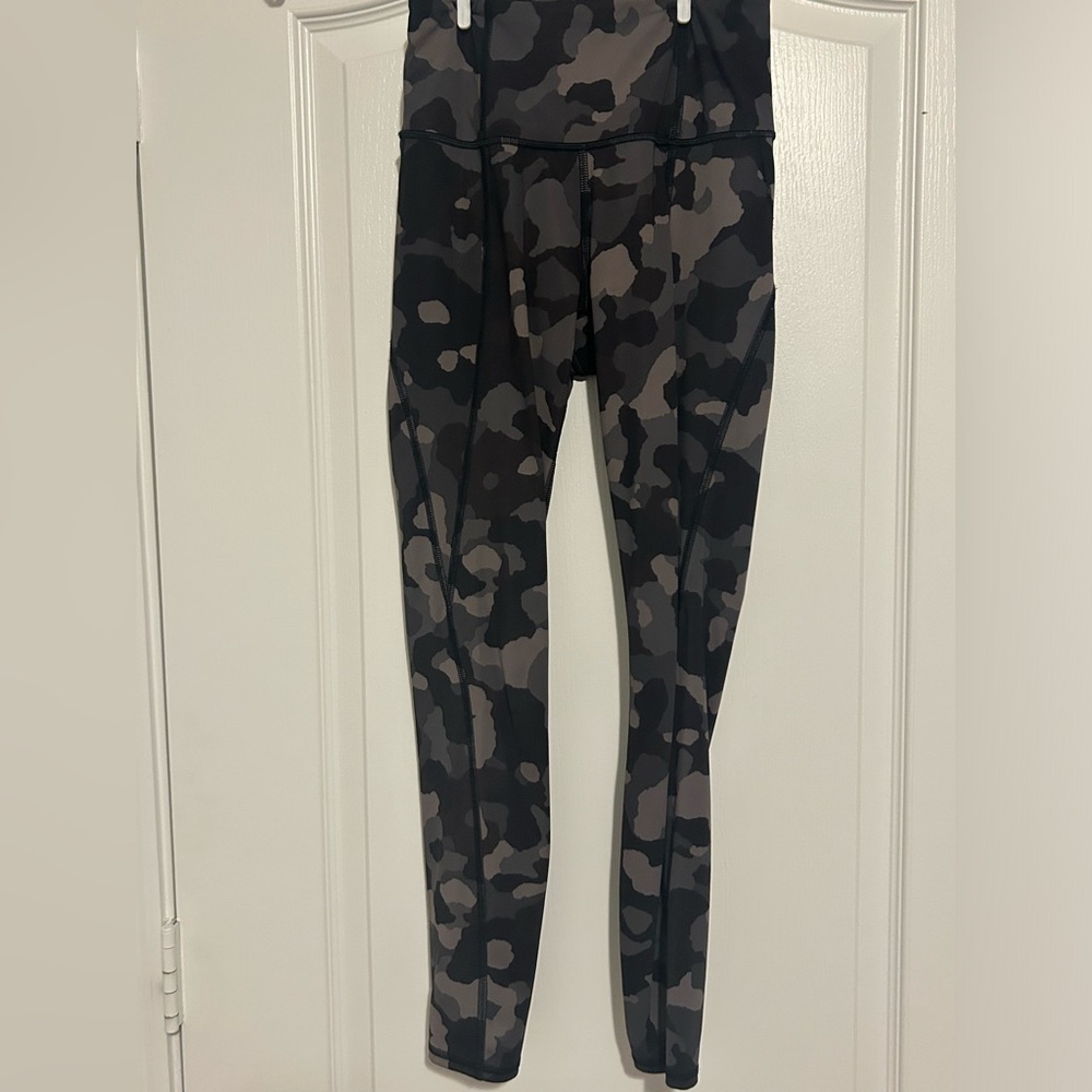 Athleta camouflage leggings 7/8 length, size xxs